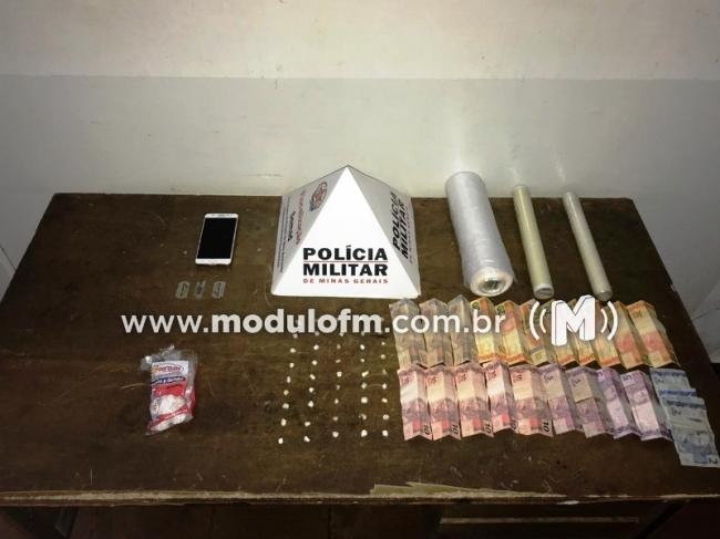 Após denúncia, mulher é presa suspeita de tráfico de drogas no bairro Santa Terezinha