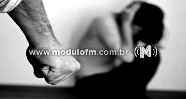 Homem é preso por tentar matar a facadas, agredir...