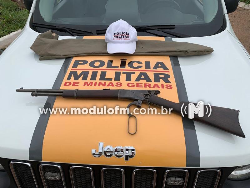 Motorista é preso ao ser flagrado com carabina cal...