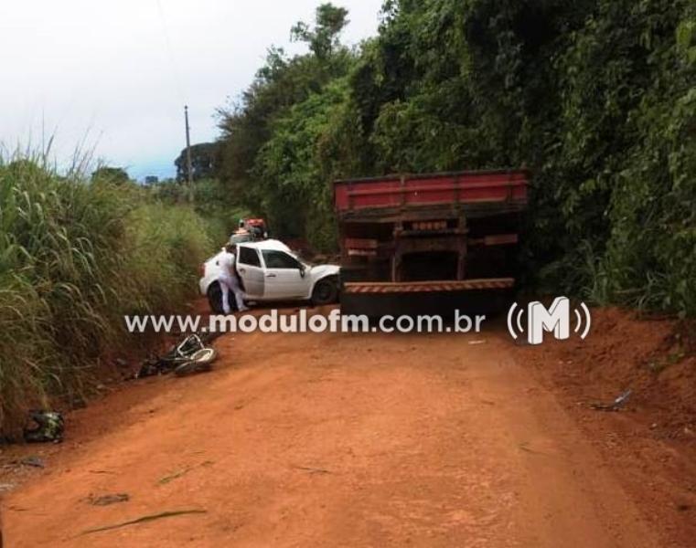 Imagem 1 do post Grave acidente em estrada vicinal deixa uma pessoa morta e quatro feridas na zona rural de Monte Carmelo