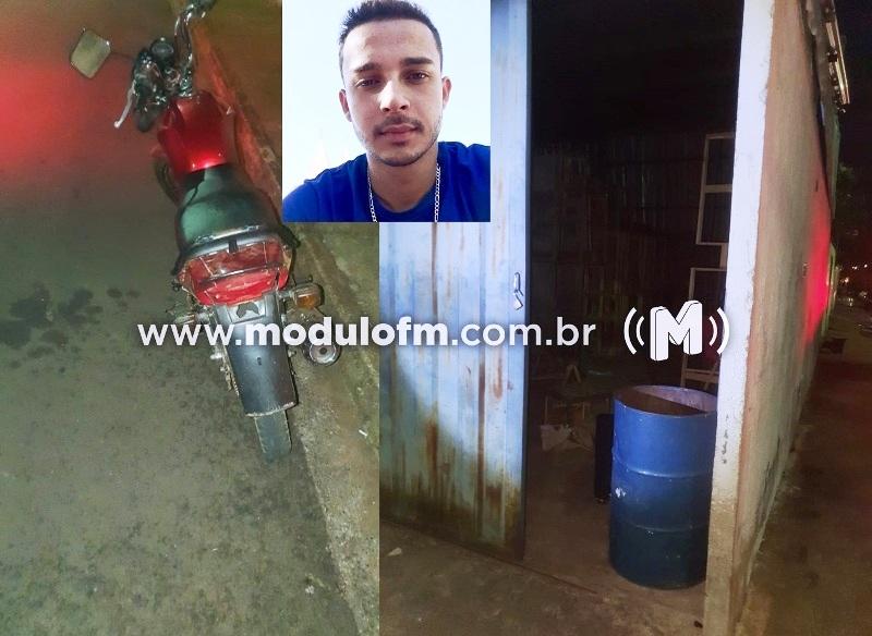 Jovem é alvejado e morto após apontar arma para policiais em Monte Carmelo