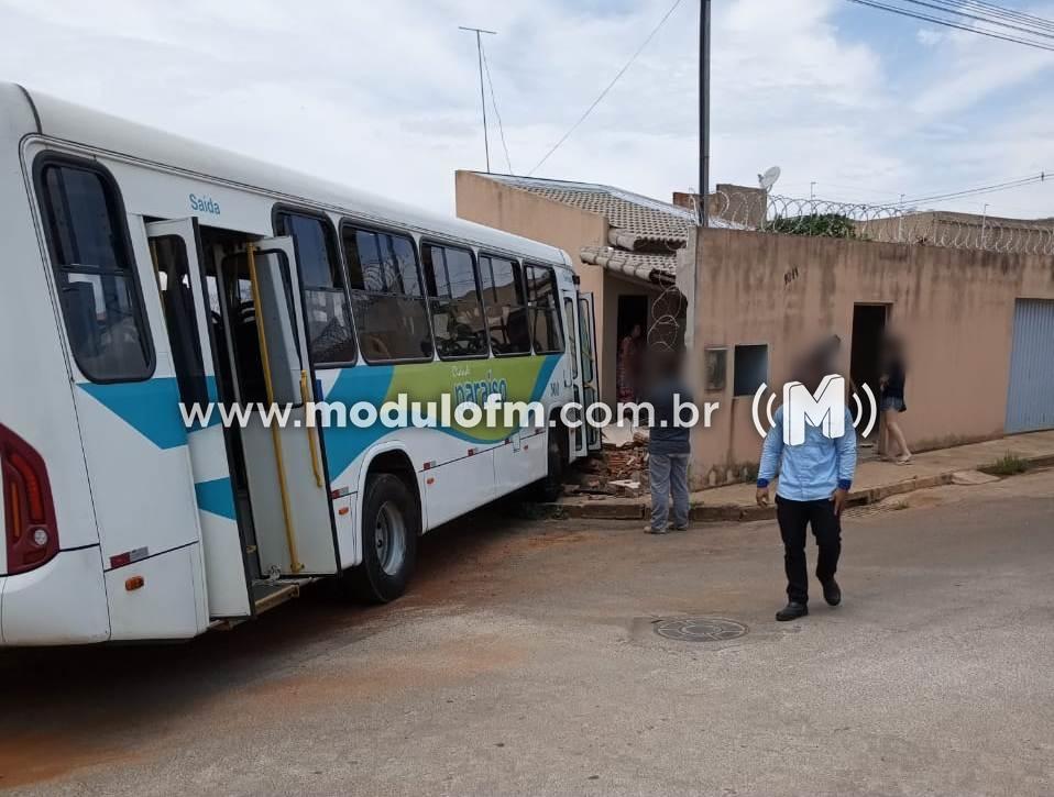 Imagem 2 do post Ônibus invade residência no bairro Jardim Sul