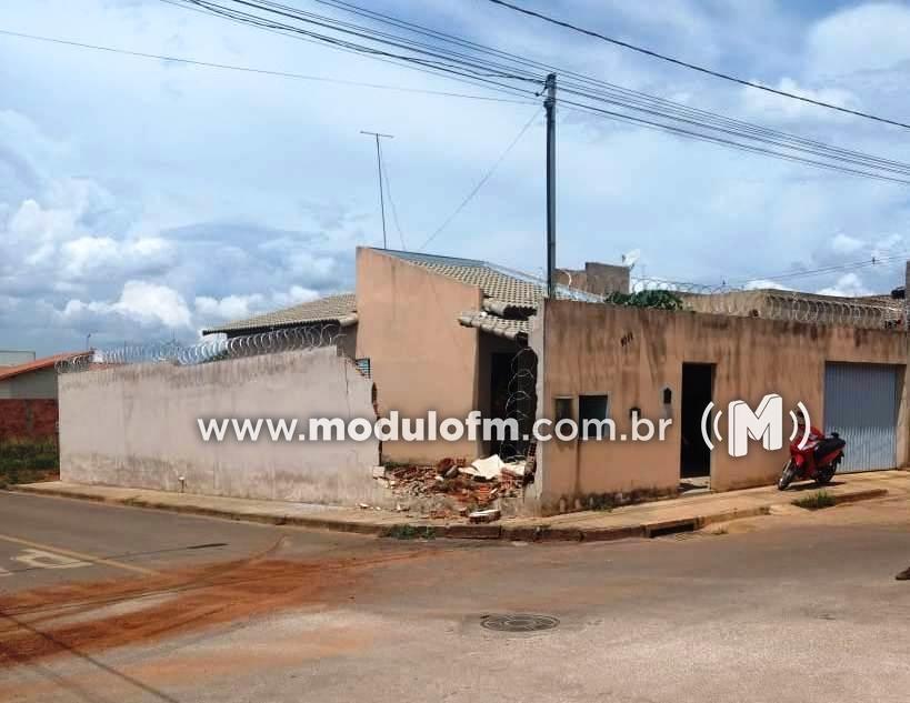 Imagem 1 do post Ônibus invade residência no bairro Jardim Sul
