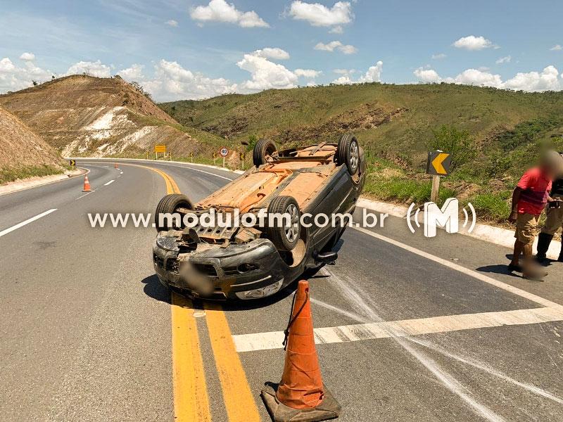 Veículo capota e motorista fica ferido na BR-146 em Serra do Salitre