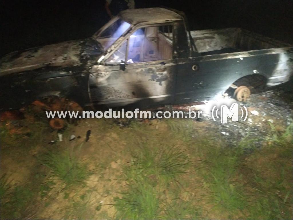 Imagem 2 do post Veiculo é encontrado queimado e abandonado na MG-230