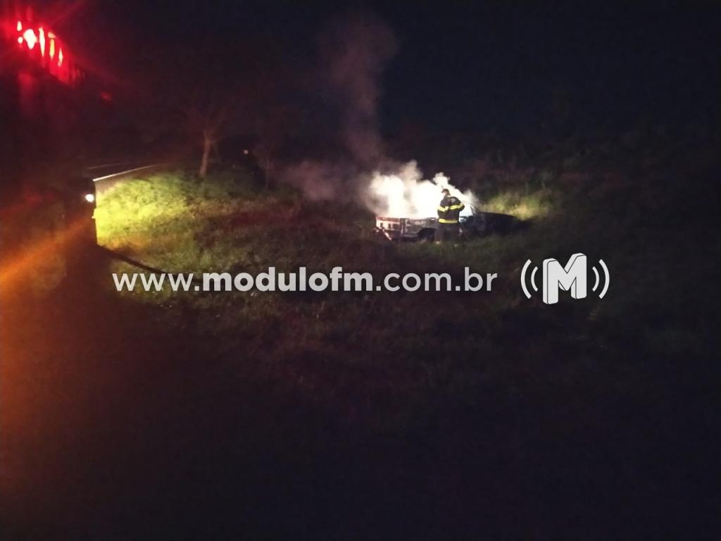 Imagem 1 do post Veiculo é encontrado queimado e abandonado na MG-230