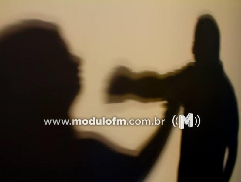 Adolescente é agredida a chutes e tem bicicleta roubada