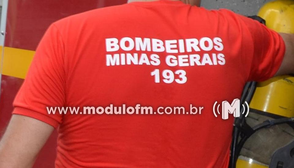 Bombeiros resgatam criança de 4 anos com a perna presa em grade