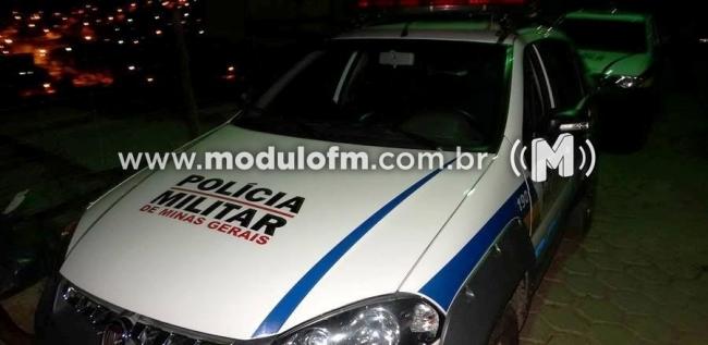 Homem é preso suspeito de traficar drogas em residência no bairro Amir Amaral