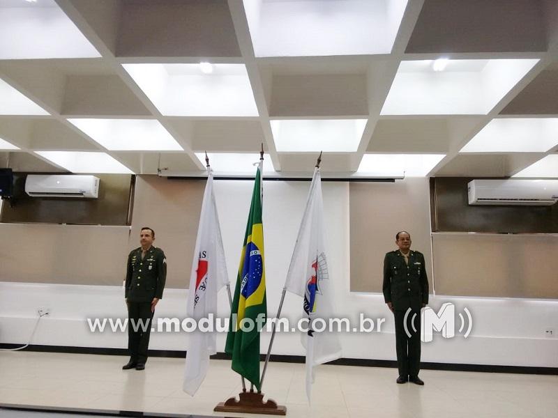 TG 04-020 realiza passagem de comando