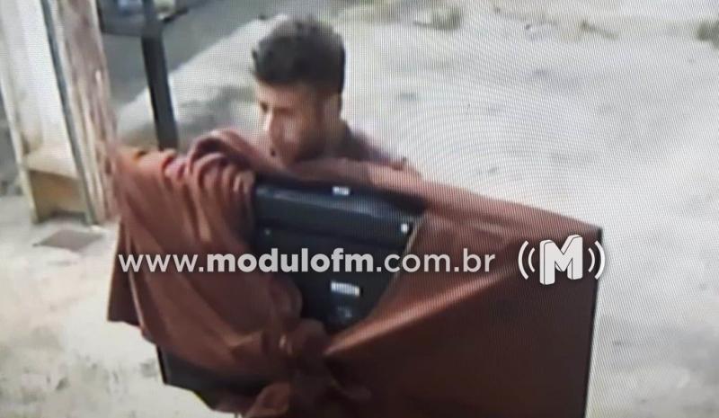 Veja o vídeo: Ladrão finge estar bêbado e furta residência no bairro Matinha