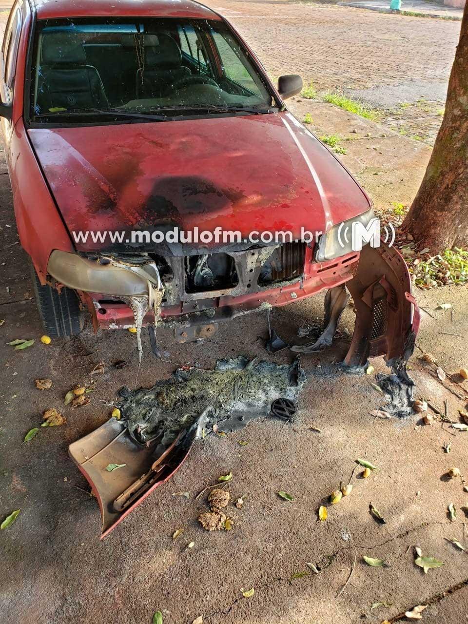 Carro de diretor de unidade prisional é incendiado
