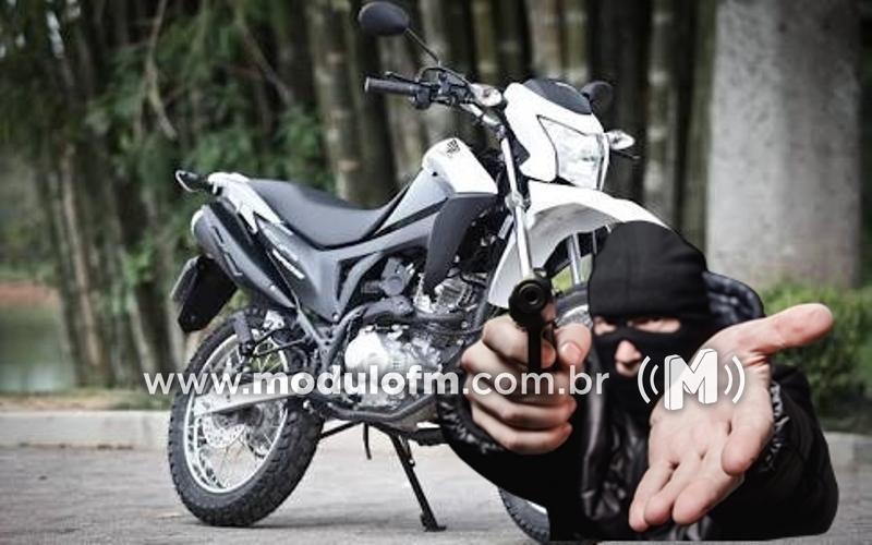Motocicleta é tomada de assalto em Patrocínio