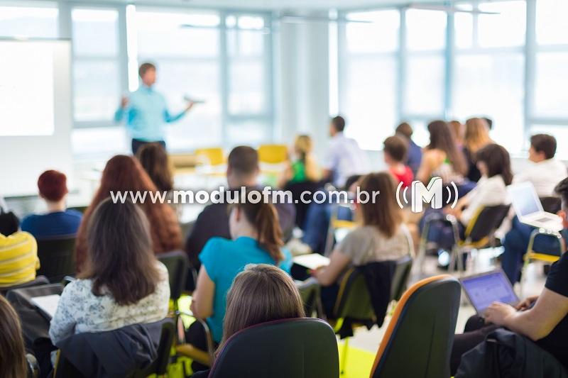Superintendente de ensino explica problemas nas matrículas da rede estadual