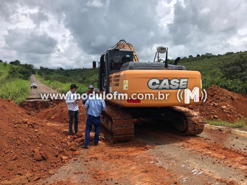 DER-MG intensifica ações para restabelecer o tráfego entre as cidades de Guimarânia e Cruzeiro da Fortaleza