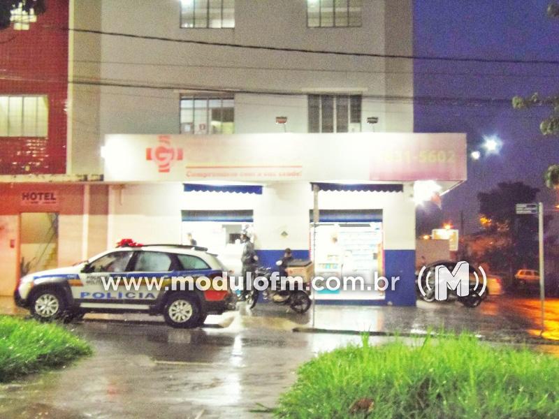Farmácia é assaltada