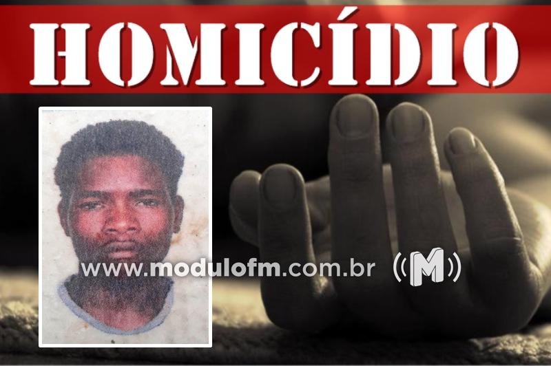 Homem é assassinado a facadas após briga em bar em Celso Bueno