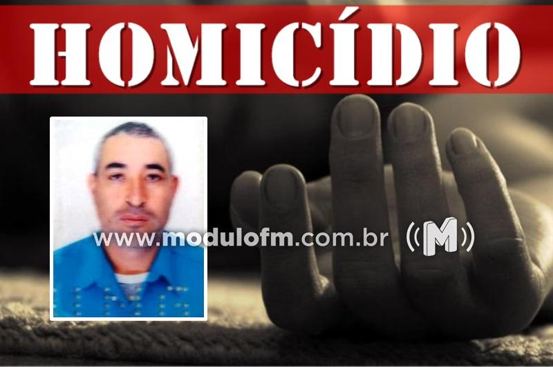 Homem é assassinado a facadas