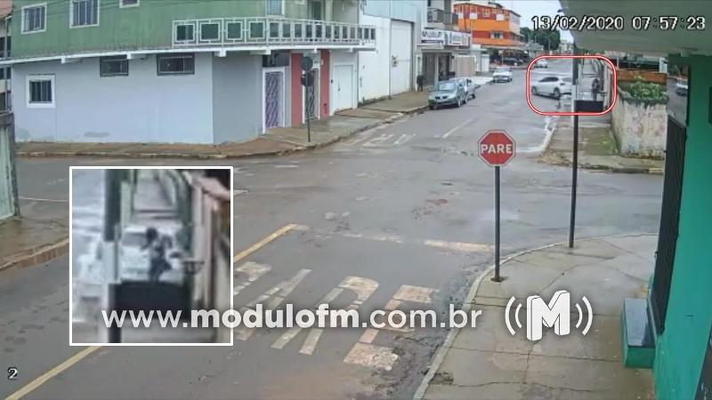 Motorista inabilitado tem mal súbito e atropela pedestre