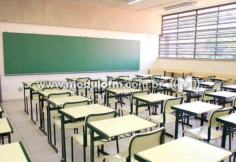 Professores da rede estadual entram em greve nesta terça-feira (11)