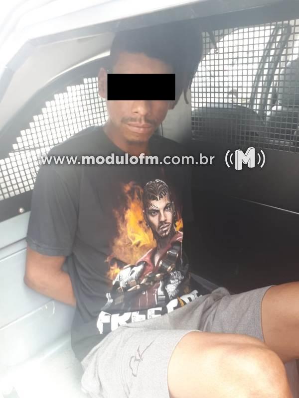Suspeito de matar homem esfaqueado em Macaúba de Cima...