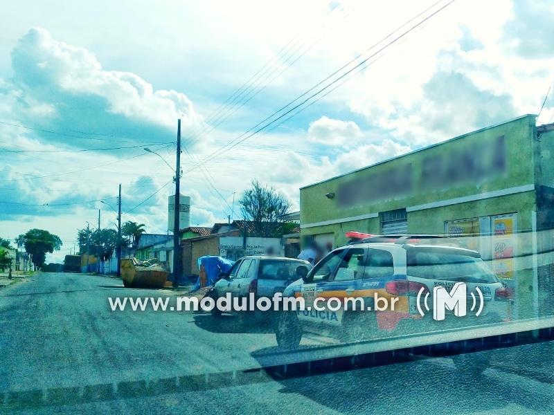Dois homens são presos após assaltar mercearia