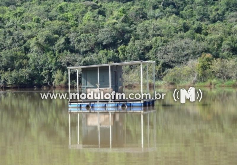 Pescador cai de tablado, é atingido por um vergalhão na barriga