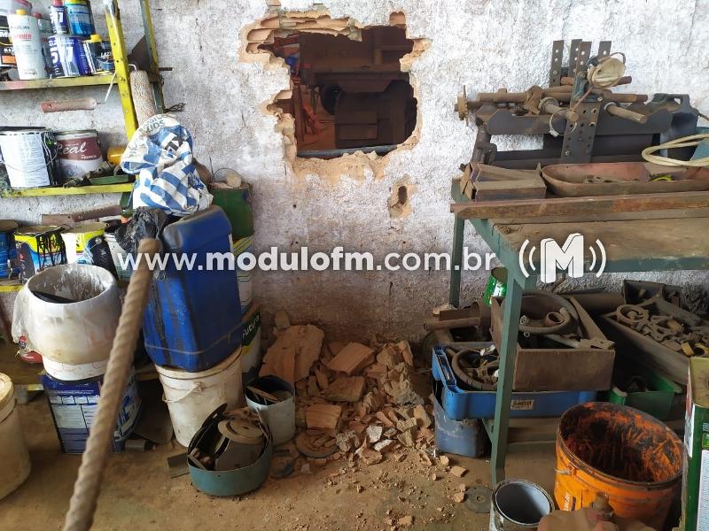 Veja o vídeo: Criminosos abrem buraco em parede de loja e levam diversas mercadorias