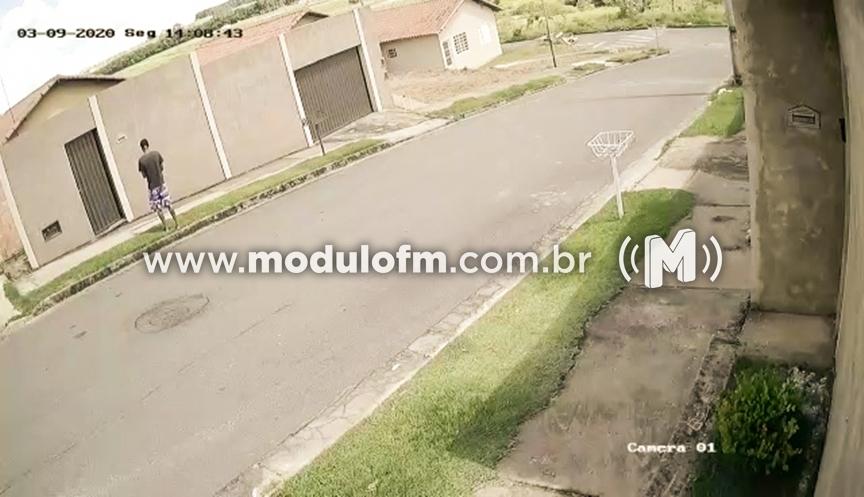 Veja o vídeo: Residência é invadida por criminosos que levam diversos pertences