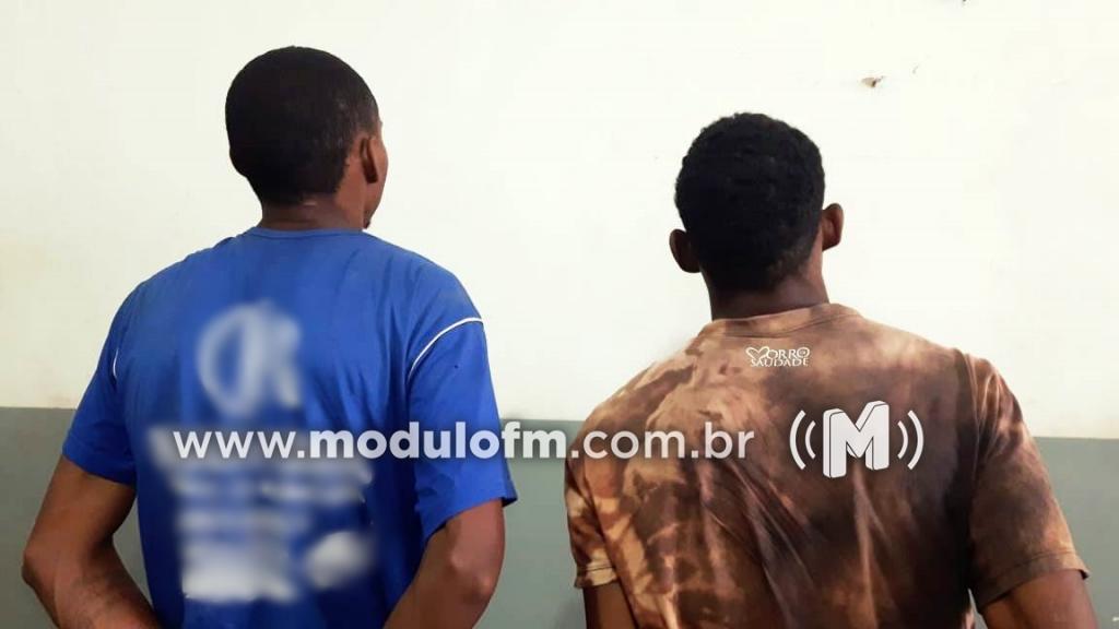 Irmãos suspeitos de cometerem assalto em lanchonete são presos pela PM