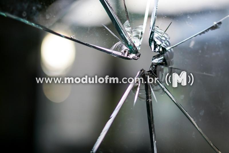 Polícia é acionada e impede furto em padaria que foi arrombada