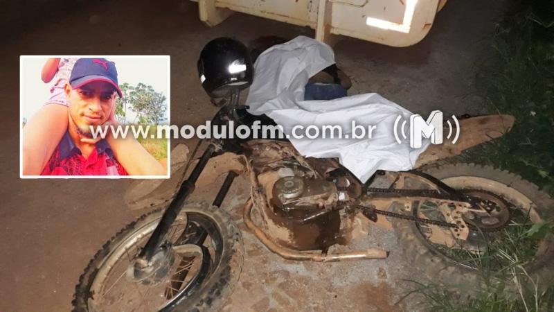 Sem capacete, motociclista morre após colidir em equipamento agrícola parado em Serra do Salitre