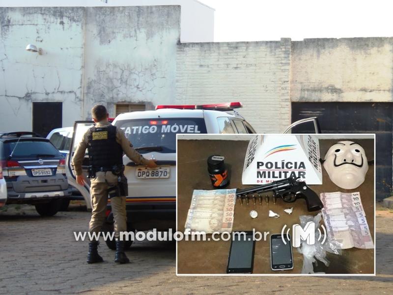 Armas e drogas são apreendidas em ação da PM contra o tráfico de drogas