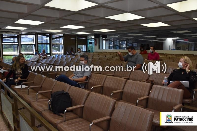 Câmara aprova projeto que regulamenta serviço de transporte por aplicativo em Patrocínio
