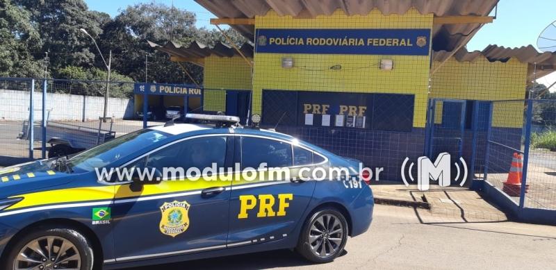 Caminhão adulterado é apreendido durante fiscalização da PRF na BR-365