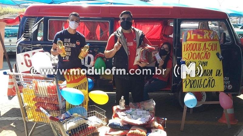Garagem da Oração arrecada duas toneladas de alimentos em pit stop solidário