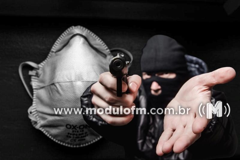 Ladrões usam máscaras contra coronavírus e assaltam farmácia