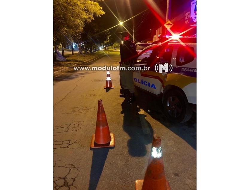 PM suspeita de homem com diversas passagens policiais e encontra drogas até na geladeira da casa dele