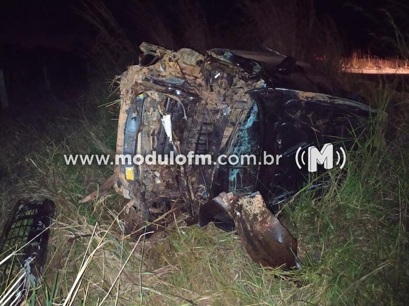 Homem capota veículo e fica gravemente ferido na MG-230