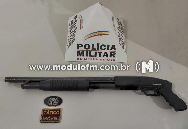 Homem é preso com espingarda calibre 12 irregular