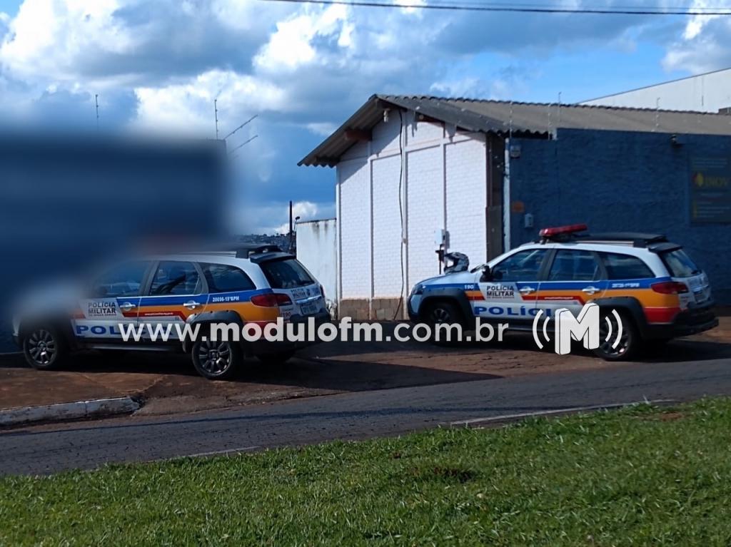 Homem invade igreja evangélica e atira contra fiel