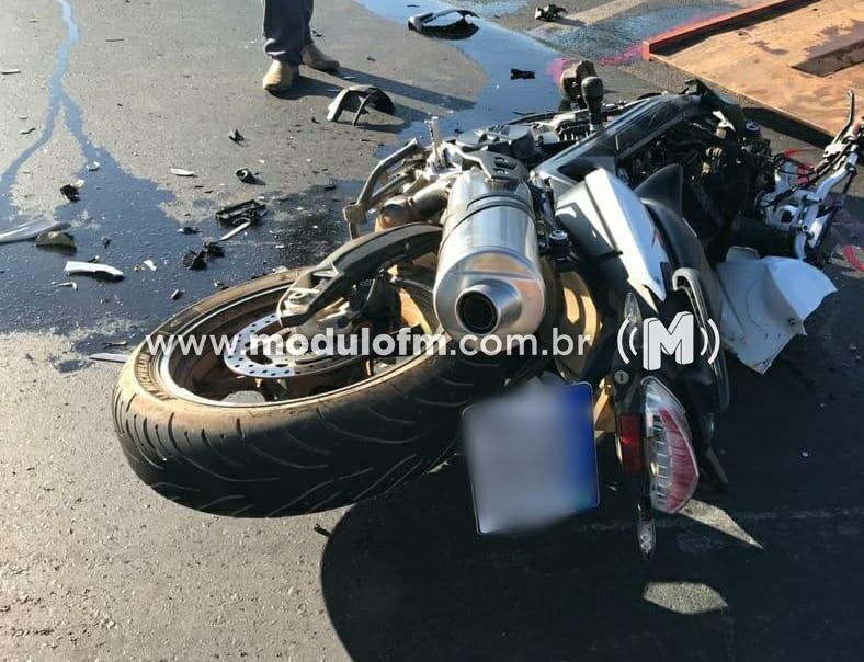 Motociclista morre após acidente com carro e motorista foge...