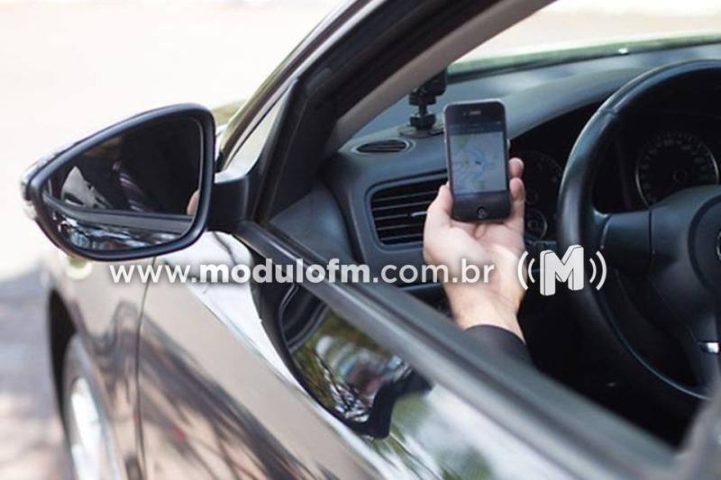 Mulher é presa com drogas nas partes íntimas em veículo de transporte de aplicativo