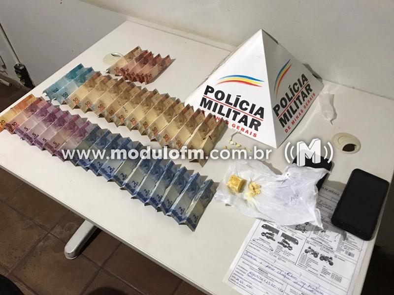 Casal tenta fugir mas acaba preso acusado de tráfico de drogas