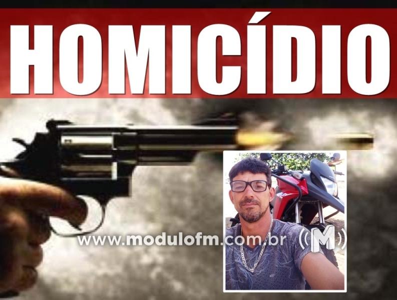 Homem é assassinado após cair em emboscada feita pela namorada em Coromandel