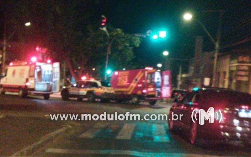Motociclista fica ferido após colisão com veículo