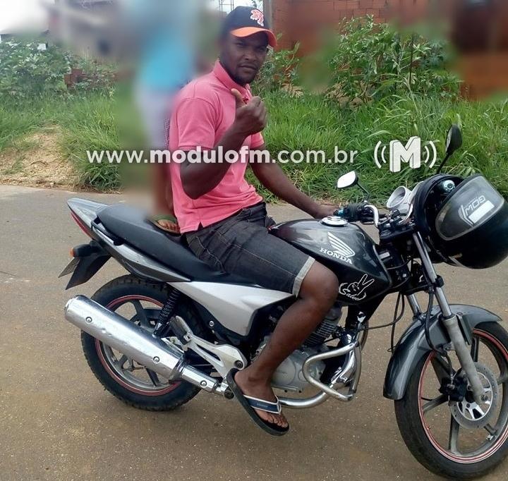 Motociclista inabilitado e com sinais de embriaguez morre ao colidir com ônibus