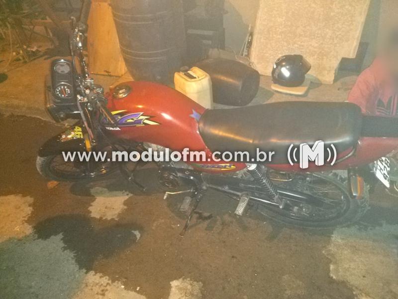 Adolescente é apreendido conduzindo moto com placa clonada