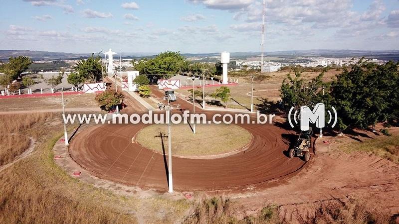 Asfaltamento da estrada de acesso ao Cristo Redentor pode ficar pronto na próxima semana