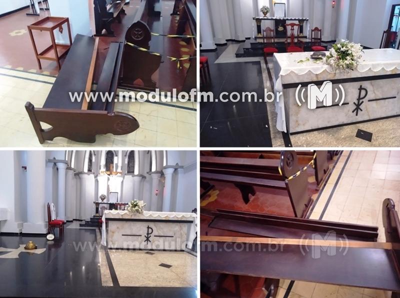 Igreja Católica é invadida e tem bancos e vasos destruídos
